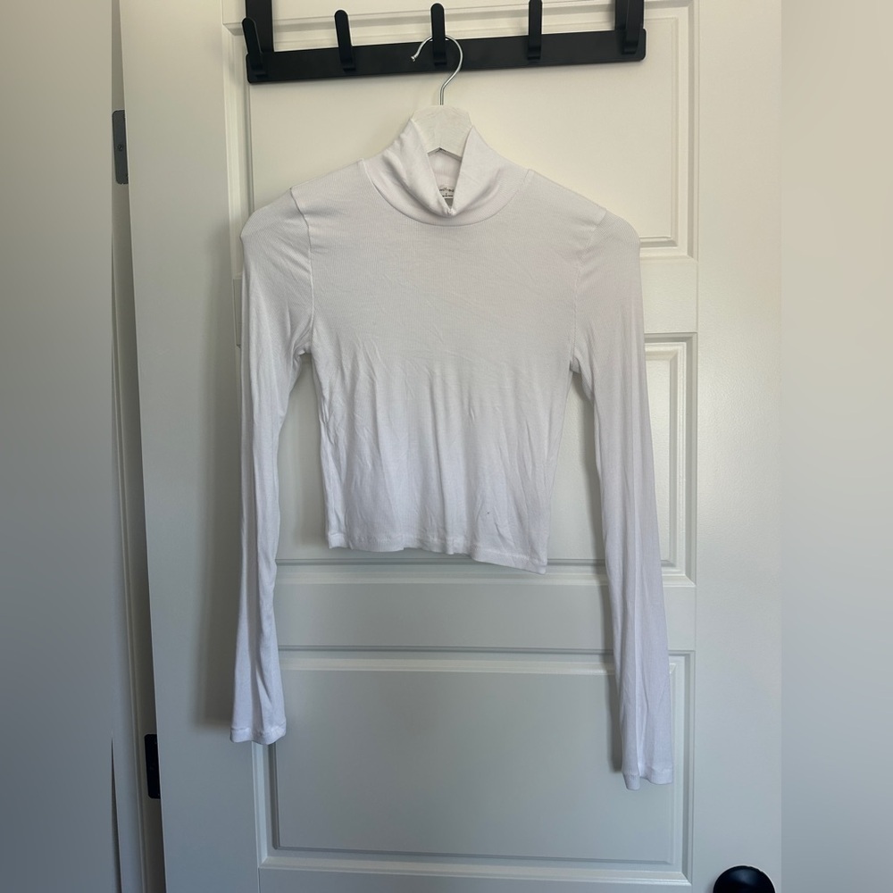 Wilfred White Ribbed Crop Turtleneck Top